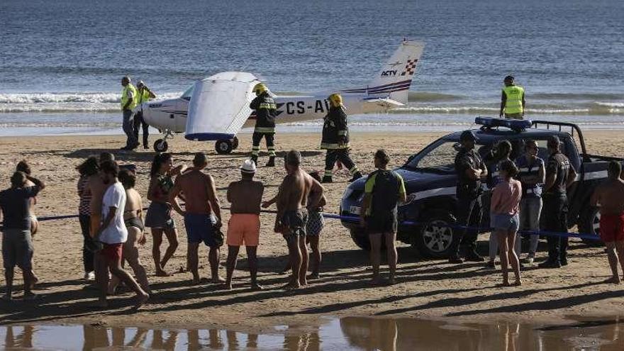 Un hombre y una niña mueren arrollados por una avioneta en la costa portuguesa