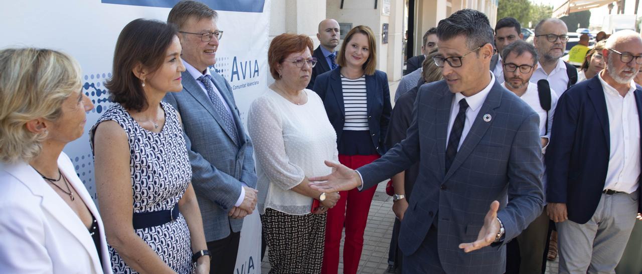 La ministra Maroto con XImo Puig, la delegada del Gobierno y el alcalde de Almussafes, esta mañana.