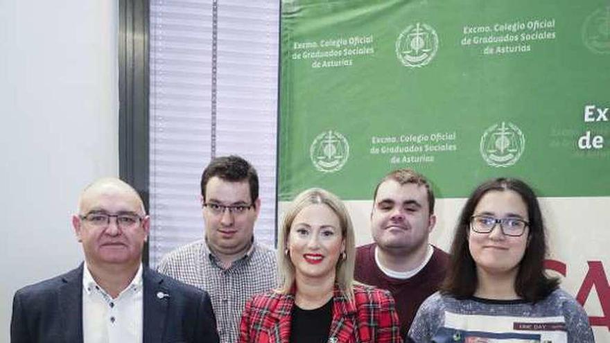 Por la izquierda, Carlos Gómez, Emilio de la Cruz, Mayca Collado, Pablo Sánchez y María Lorenzo, ayer, en el Antiguo Instituto.