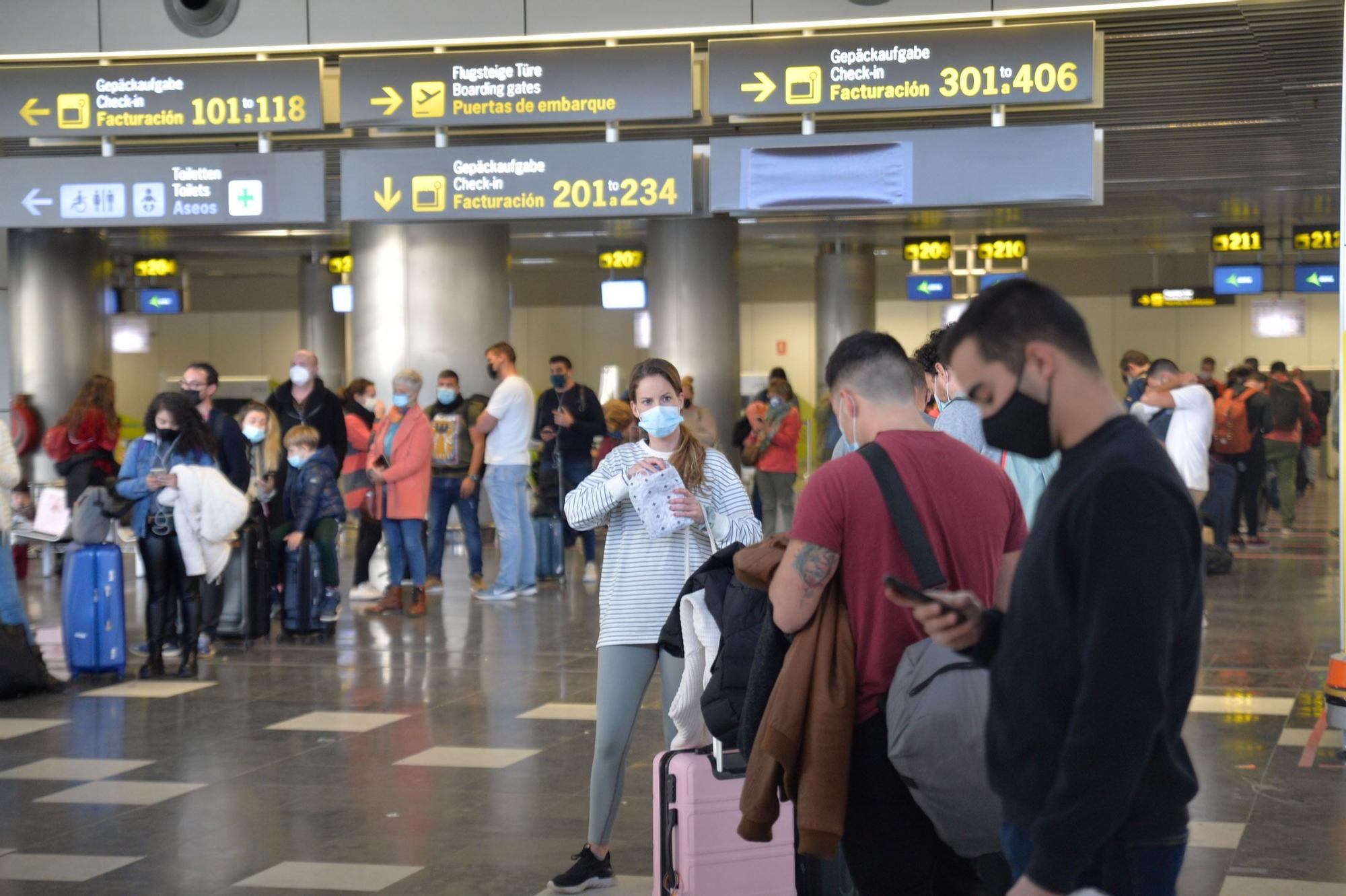 Caos en el aeropuerto de Gran Canaria por las cancelaciones de vuelos a Madrid