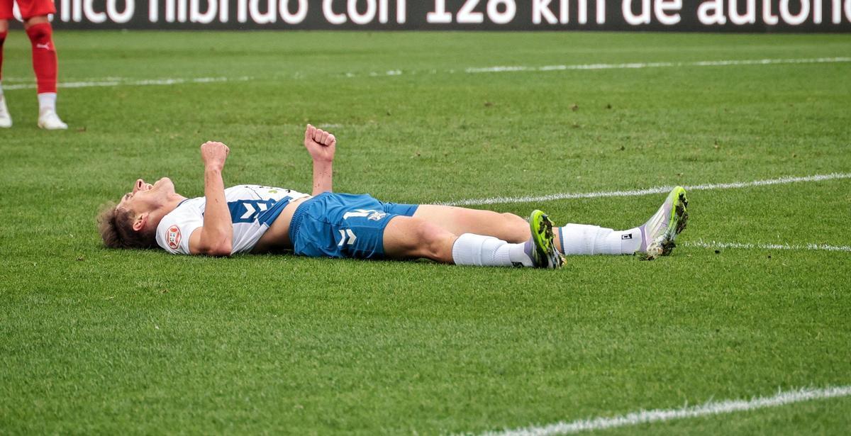 Noel López se lamenta tras no poder aprovechar una oportunidad de gol.