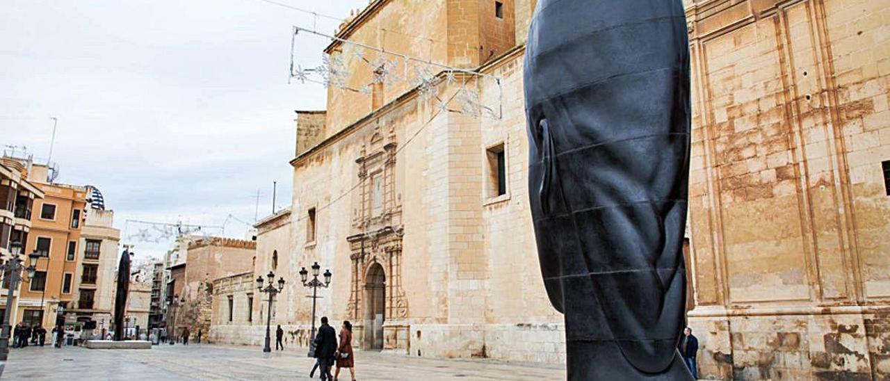 Las esculturas de la Fundación Hortensia Herrero expuestas en el centro de Elche.