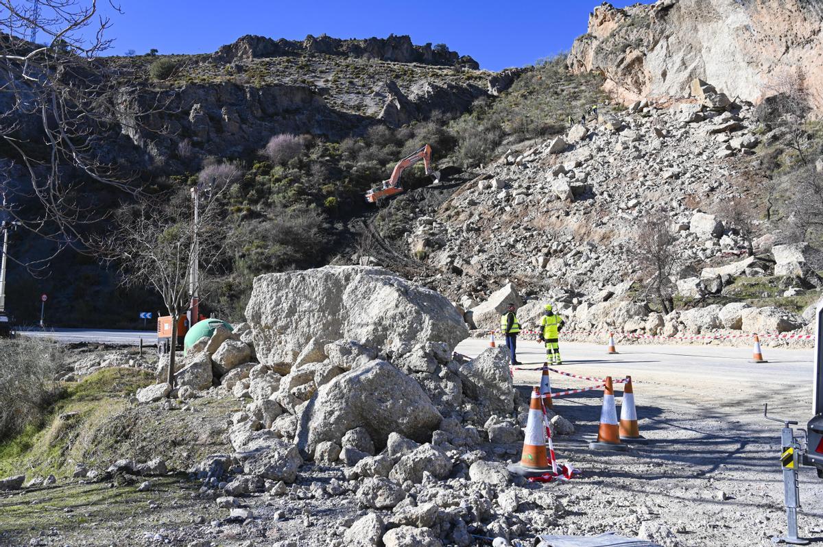 Así ha sido el desprendimiento de una ladera en Granada