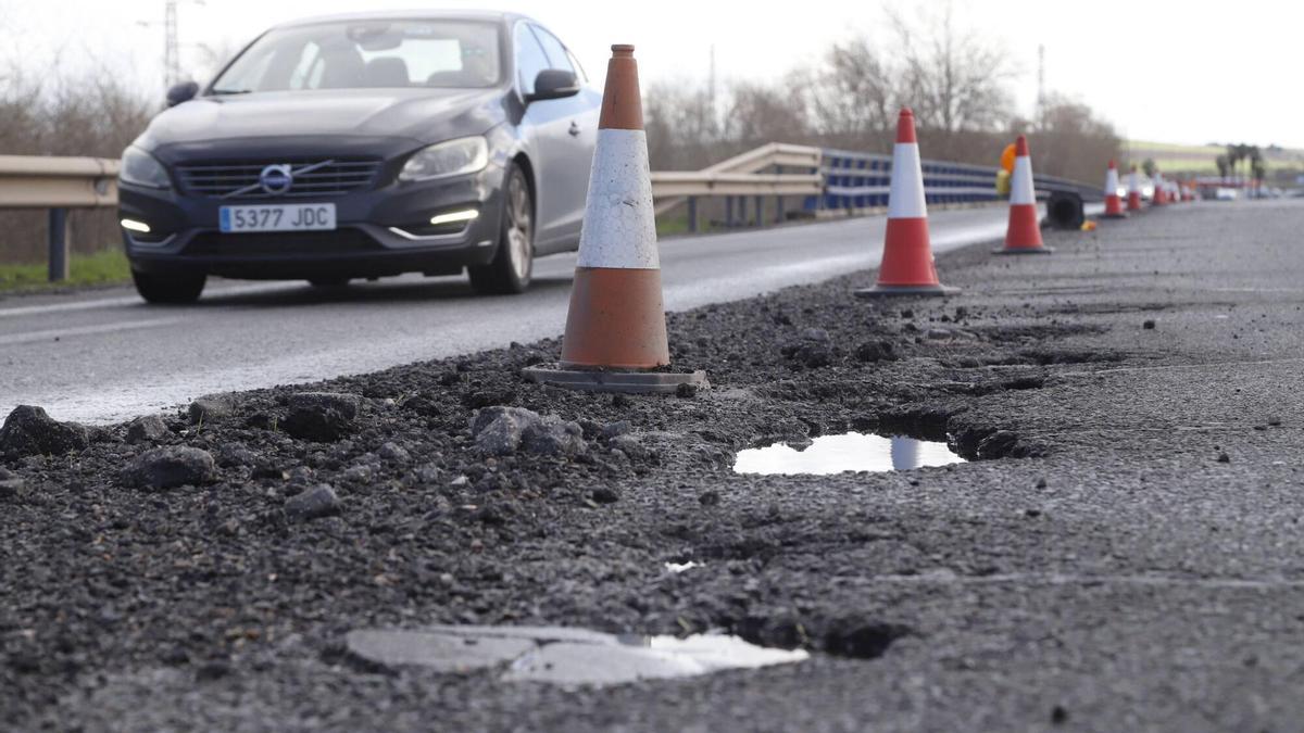 Baches en el firme de la A-4
