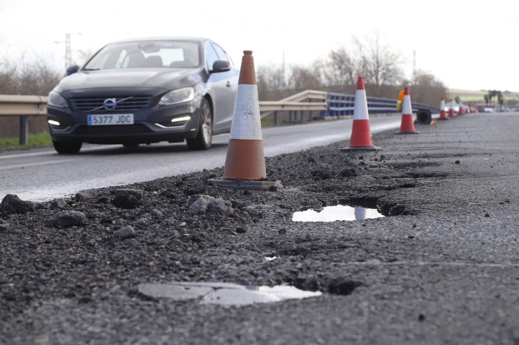 Baches en el firme de la A-4