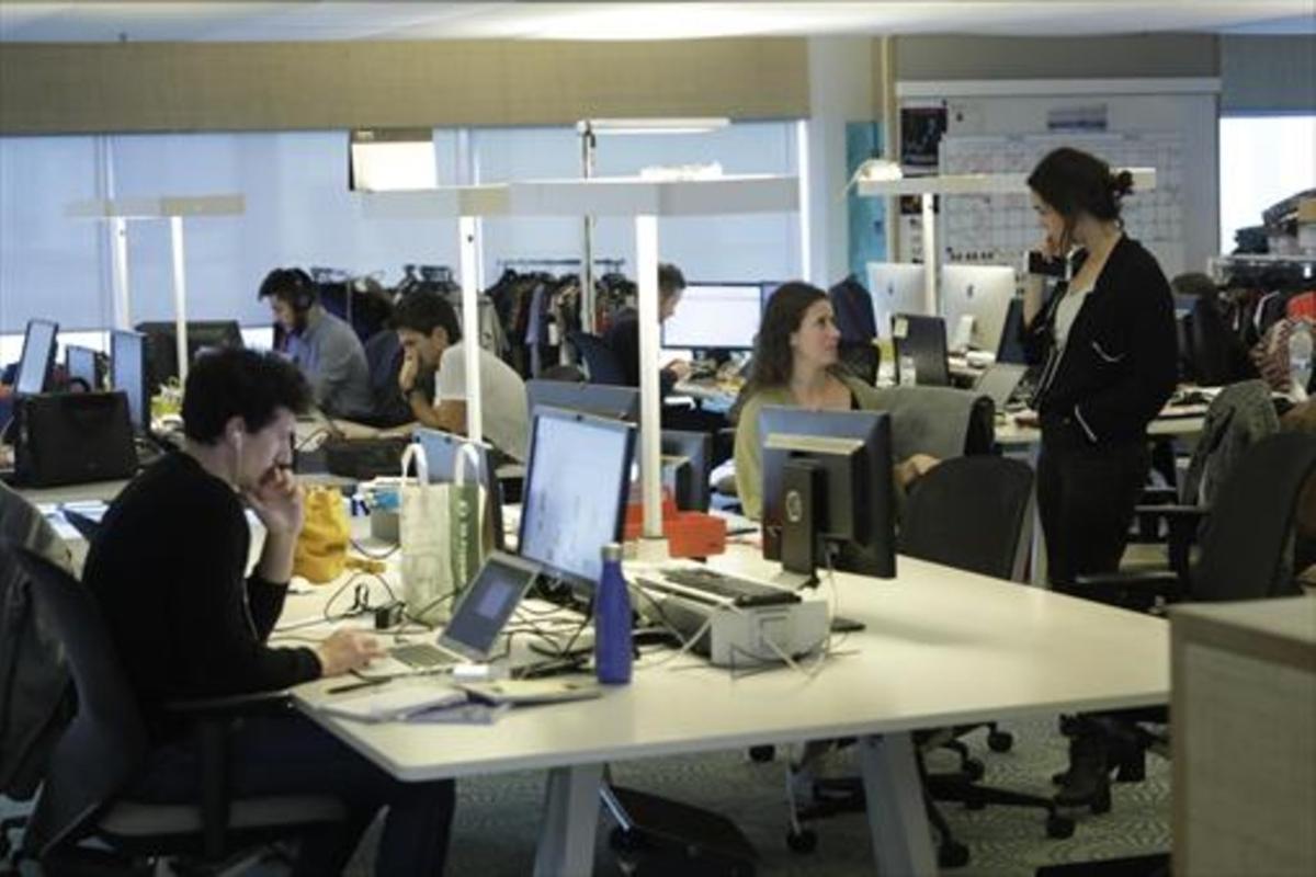 Oficinas 8Trabajadores de Desigual en su sede de Barcelona.