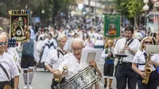 La Entrada de Bandas afina el latido de las Hogueras de Alicante
