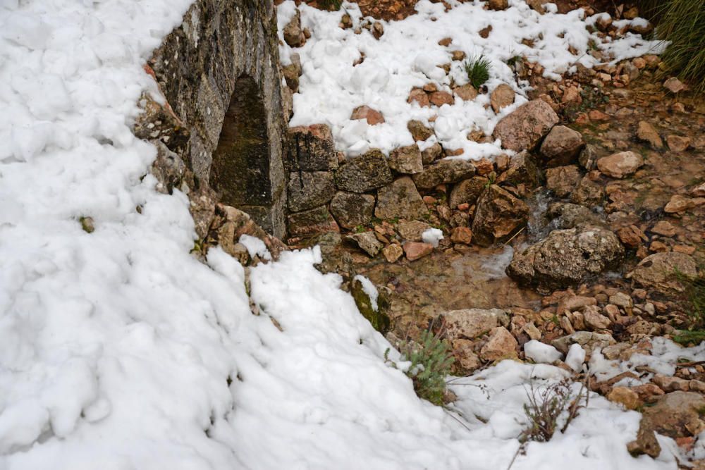 La nieve cubre las montañas de la Serra de Tramuntana