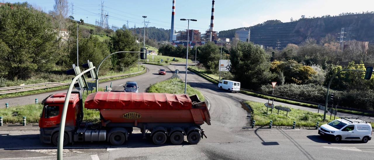 Camión circulando por Aboño