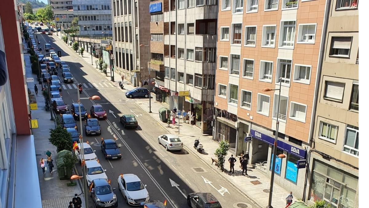 La manifestación contra Sánchez, a su paso por calle Coruña.