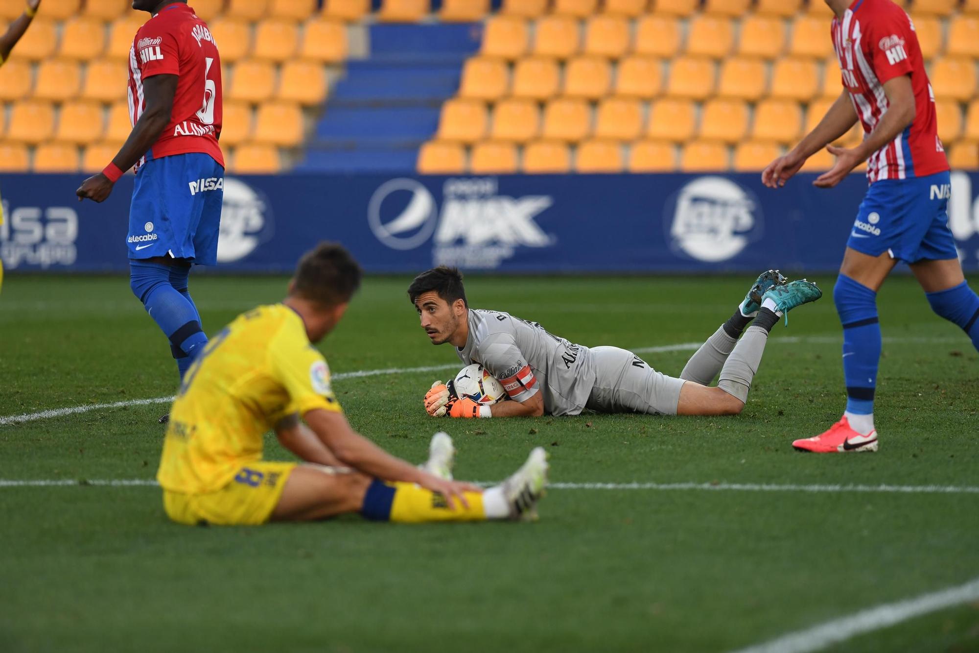 El partido entre el Alcorcón y el Sporting, en imágenes