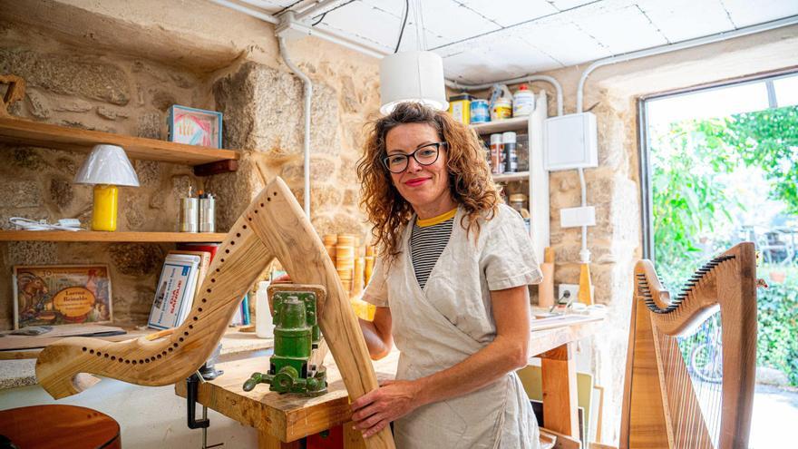 Lorena Reinaldo, la artesana que da voz al arpa céltica