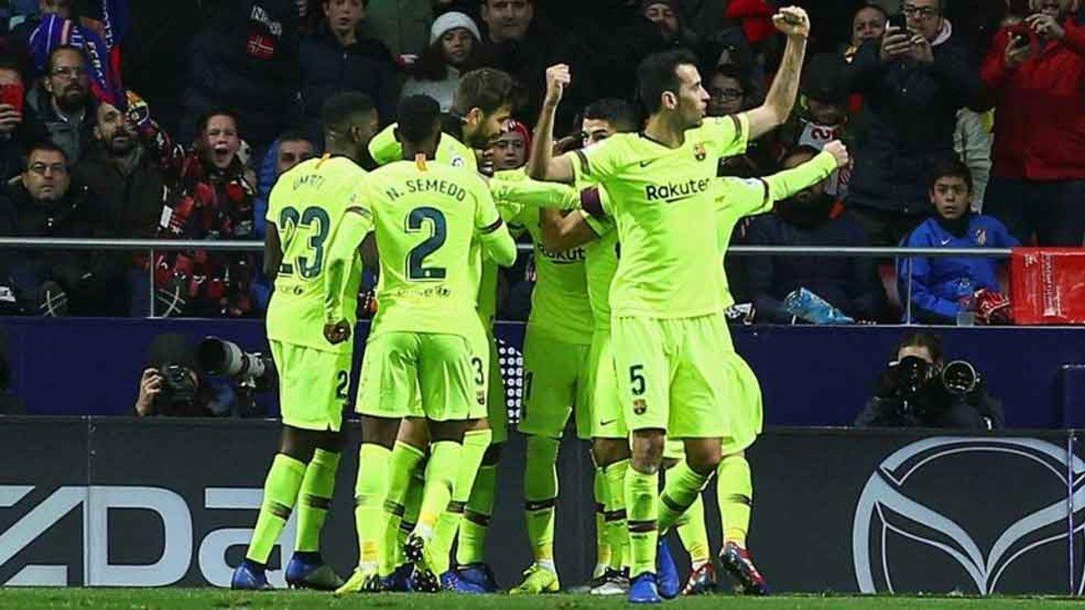 La alegría del equipo azulgrana al final del partido. Dembélé rescató un punto