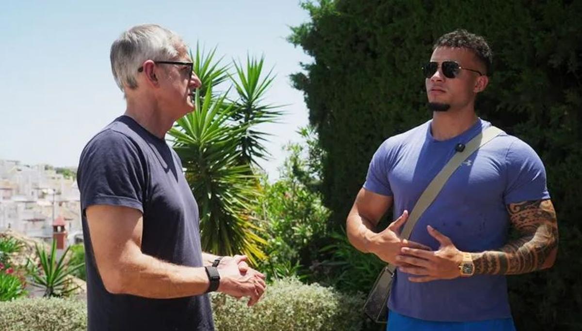 Louis Theroux, con Hstikktokky