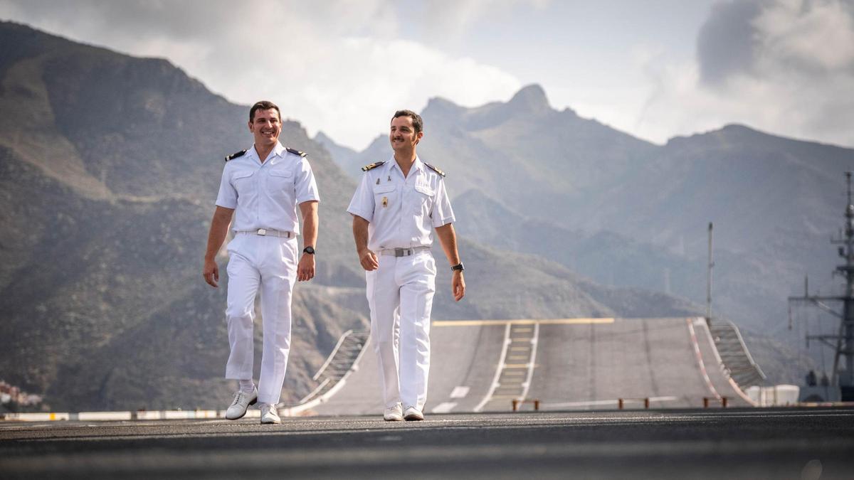 Visita al buque de guerra 'Juan Carlos I'