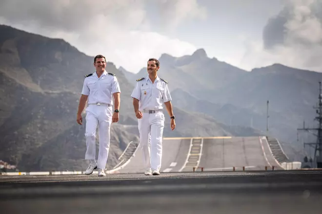 Visita al buque de guerra 'Juan Carlos I'