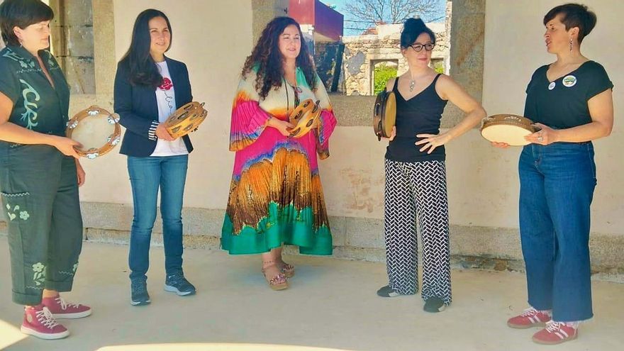 Tanxedoras estrea un videoclip «en homenaxe a todas as mulleres que transmitiron a nosa música tradicional»