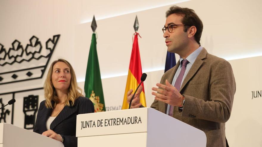 El ministro de Economía y Guardiola acuerdan frenar el déficit industrial de Extremadura atrayendo a inversores