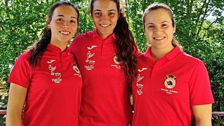 Ángela Vázquez, Iria Jarama y Mónica Castro, en Banyoles en la concentración de la selección española.