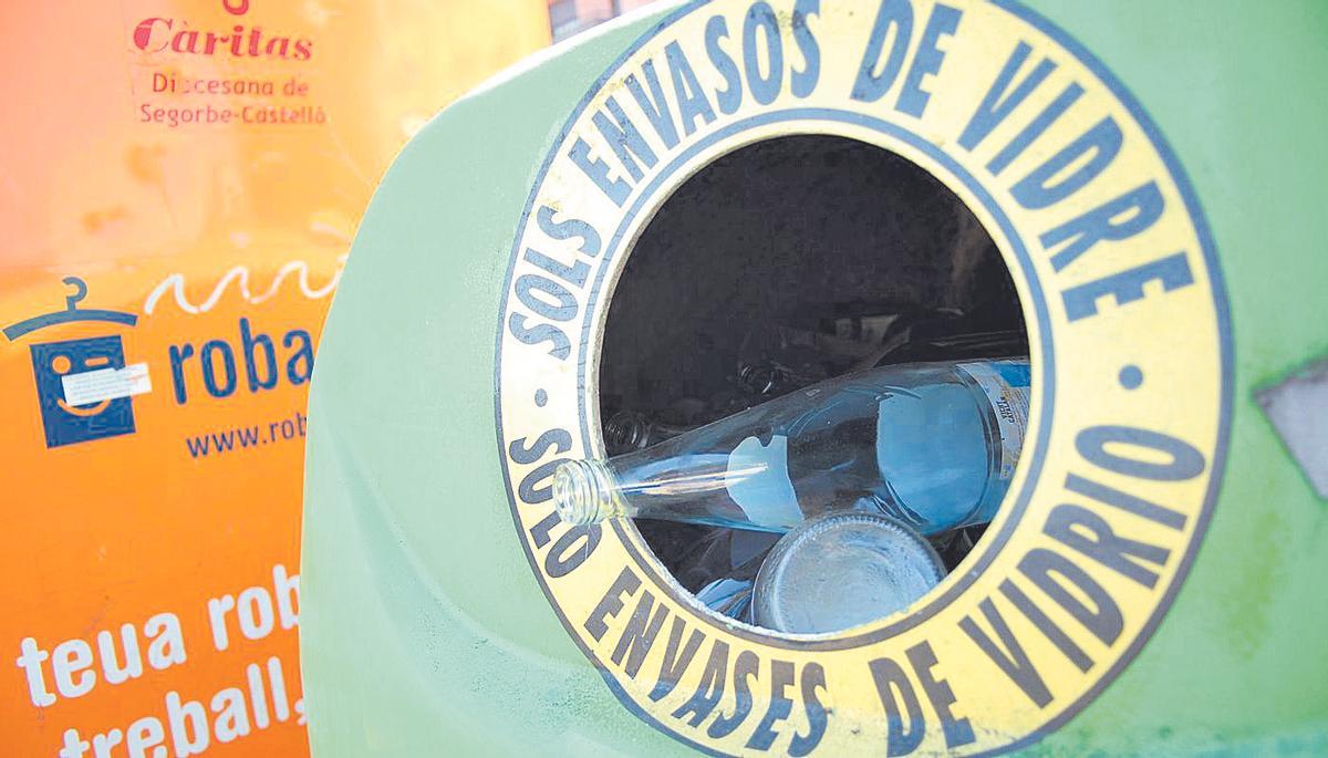 Imagen de archivo de un contenedor de vidrio en Castelló.