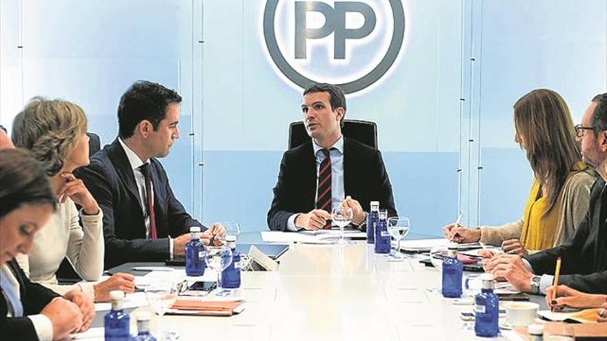 El PP entra en el cuerpo a cuerpo con Rivera para marcar terreno