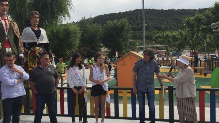 La popular dibuixant Pilarín Bayés estrena un parc infantil a Puig-reig