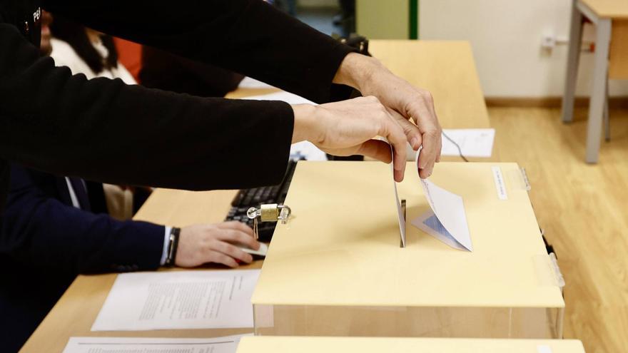 EN IMÁGENES: las votaciones para elegir al próximo Rector de la Universidad de Oviedo