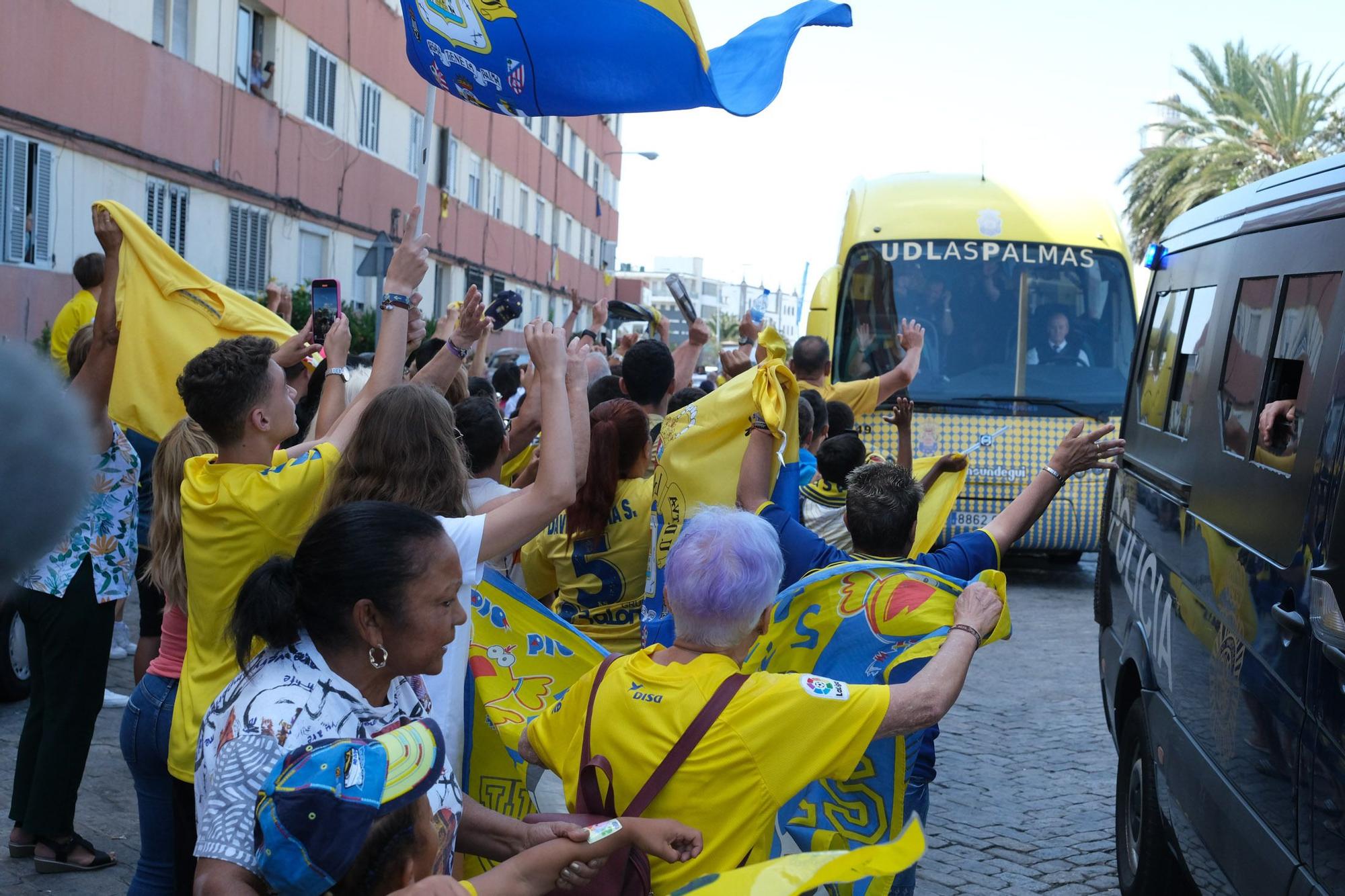 Gobierno de Canarias, Cabildo y Ayuntamiento agasajan a la UD Las Palmas