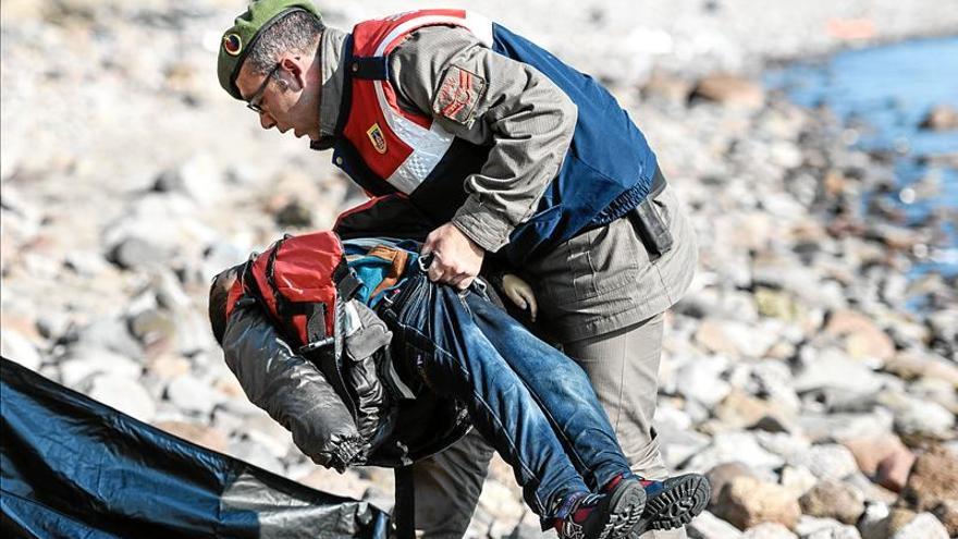 Una nueva tragedia en el mar Egeo se cobra 39 víctimas