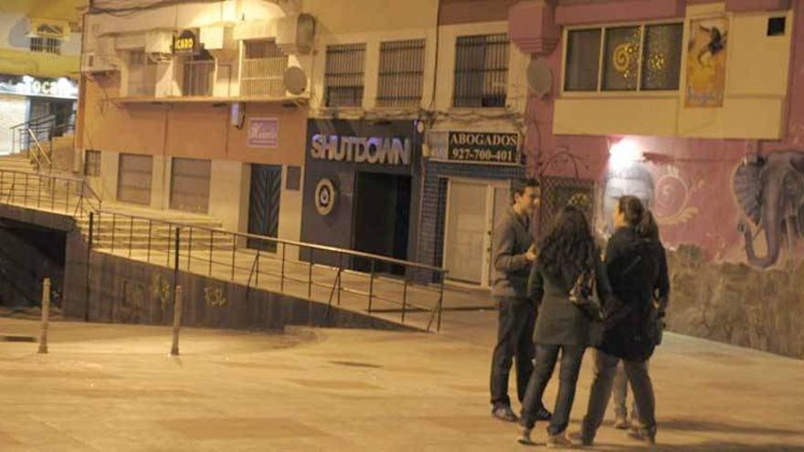 Los ocho bares de la Madrila de Cáceres seguirán cerrados