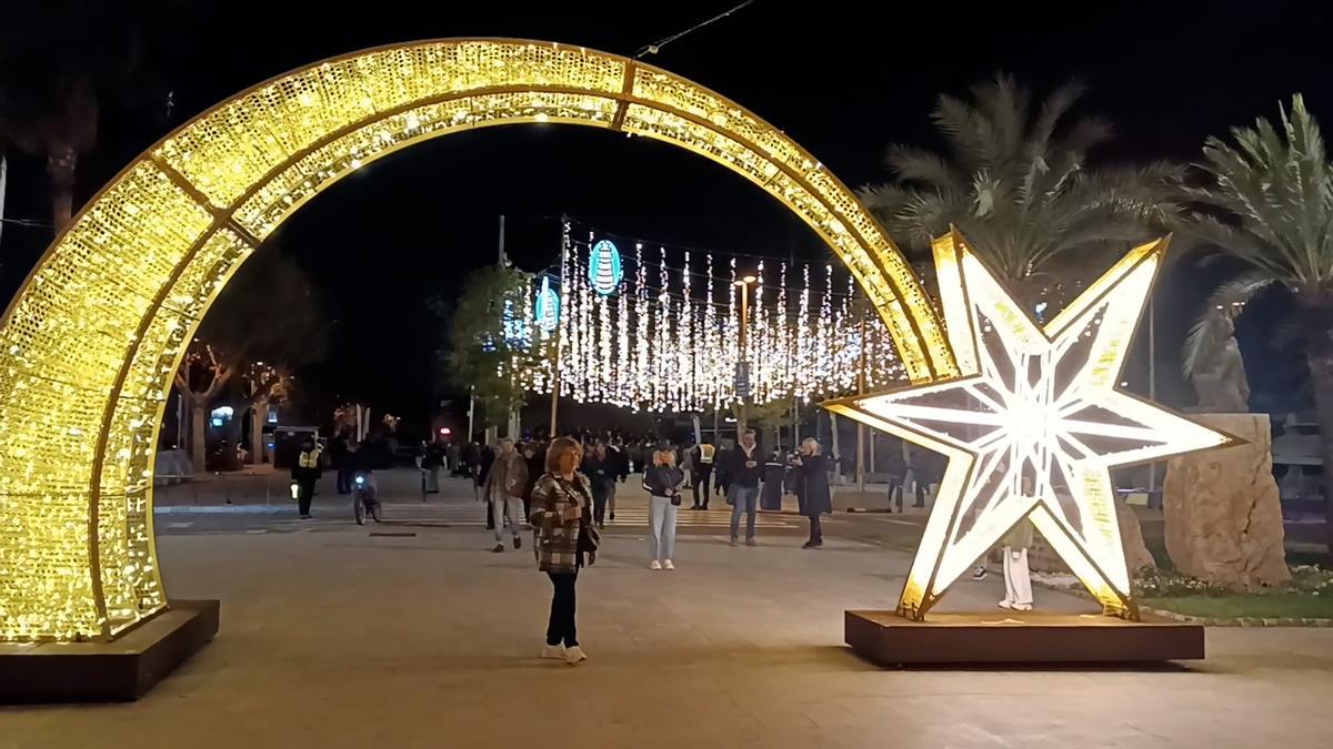 El nuevo Paseo Marítimo enciende las luces de Navidad