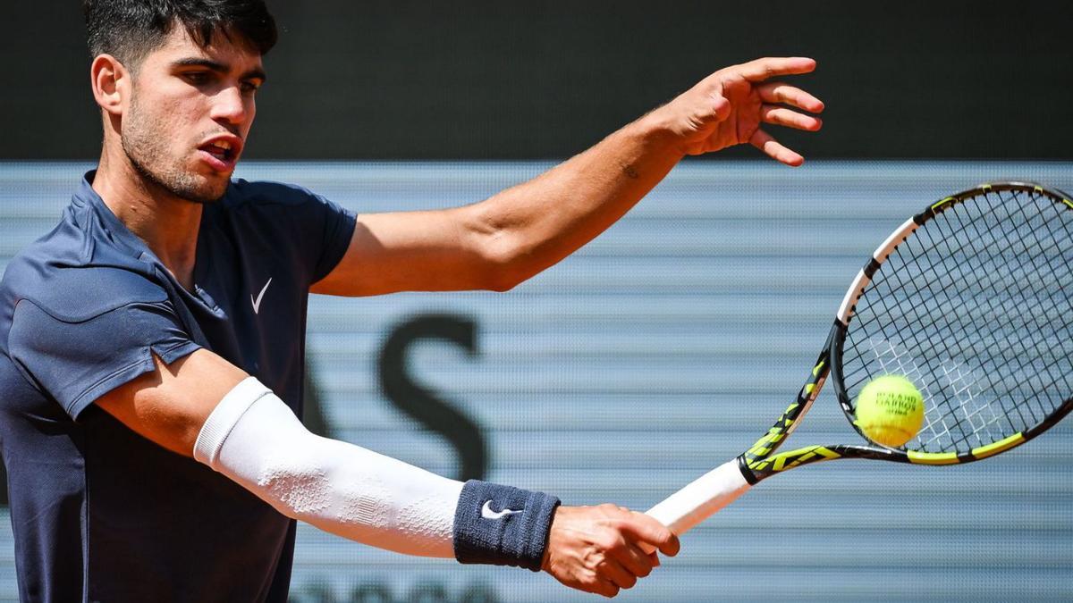 Carlos Alcaraz en el partido de primera ronda en Roland Garros.