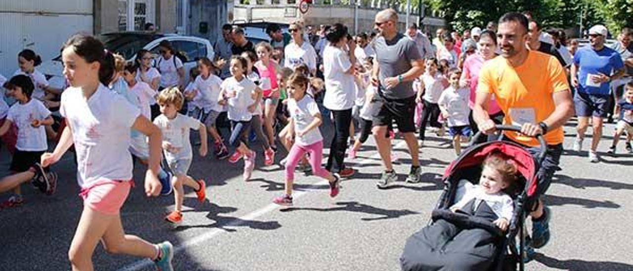 La gran familia del CEIP Javier Sensat echa a correr