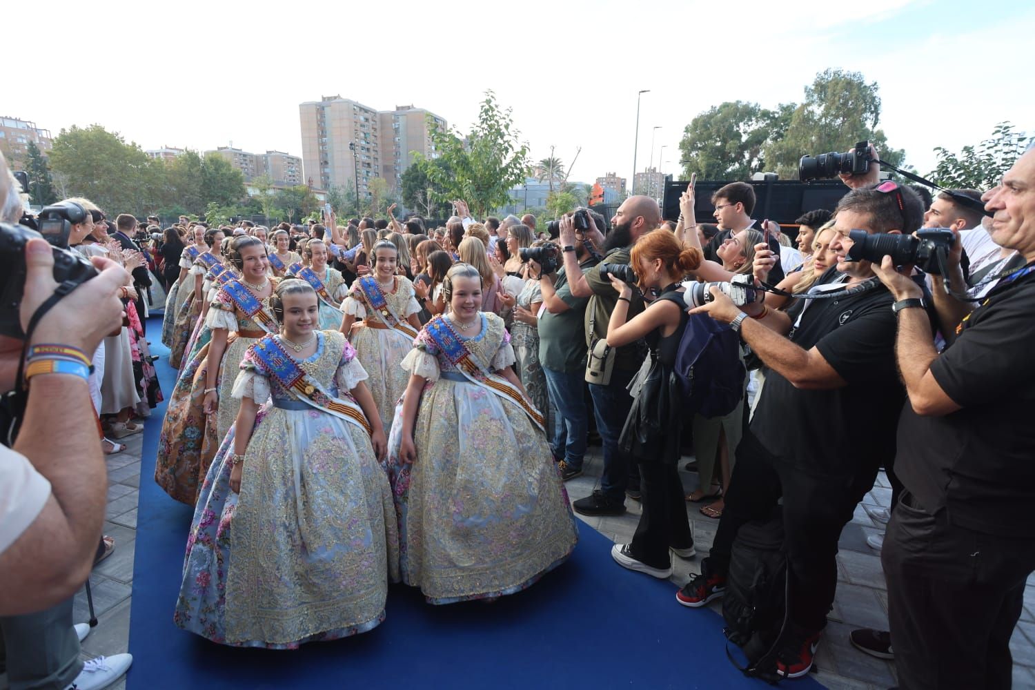 Así está el ambiente en el estreno de las fallas en el Roig Arena