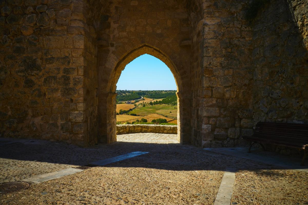 Arco gótico de la villa, Puerta de la Muralla Medieval de Urueña