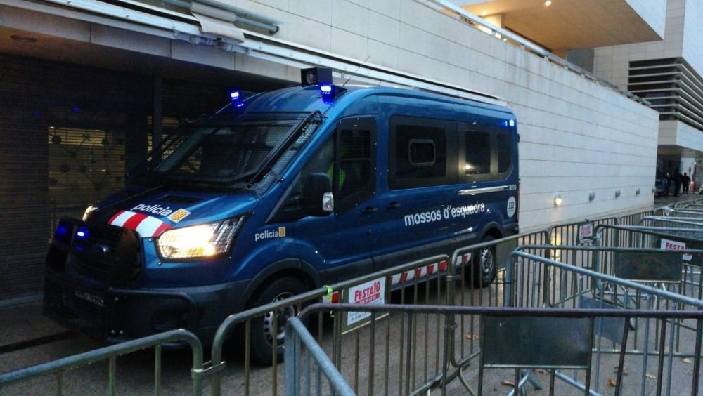 Càrregues policials davant el Museu de Lleida durant l'operació Sixena