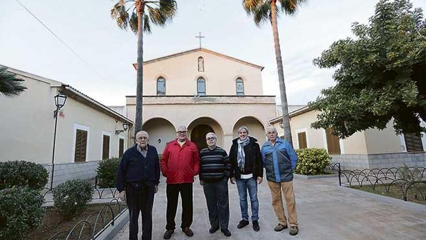 El comité de fiestas: de izquierda a derecha, Miquel Pocovill, Sebastià Roser, Guillem Rosselló, Toni González y Miquel Vidal.