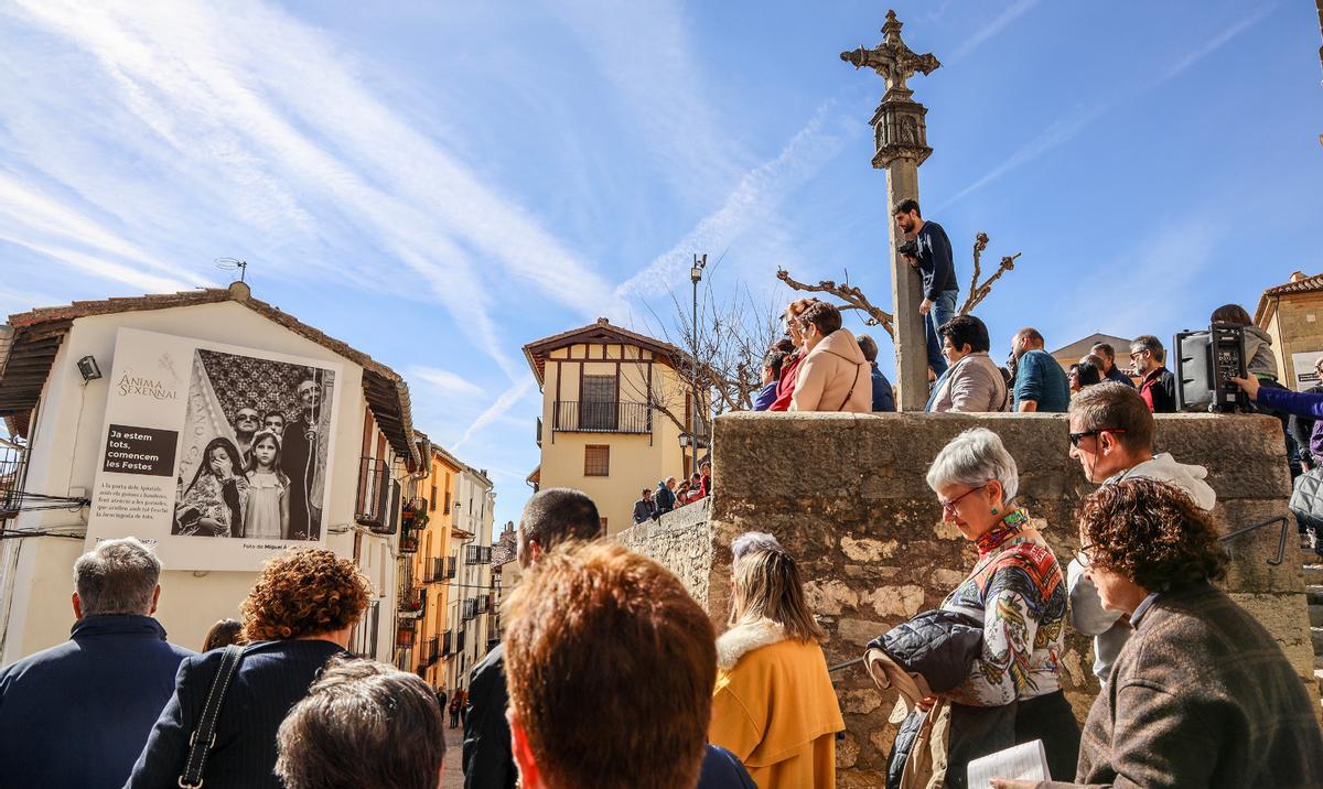 Las imágenes de gran formato, integradas en fachadas y rincones del casco histórico.
