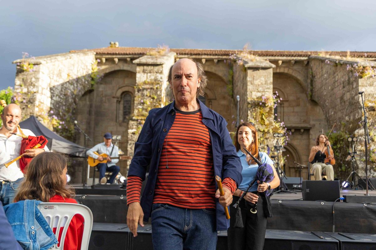 Carlos Núñez durante el concierto de la Colegiata do Sar