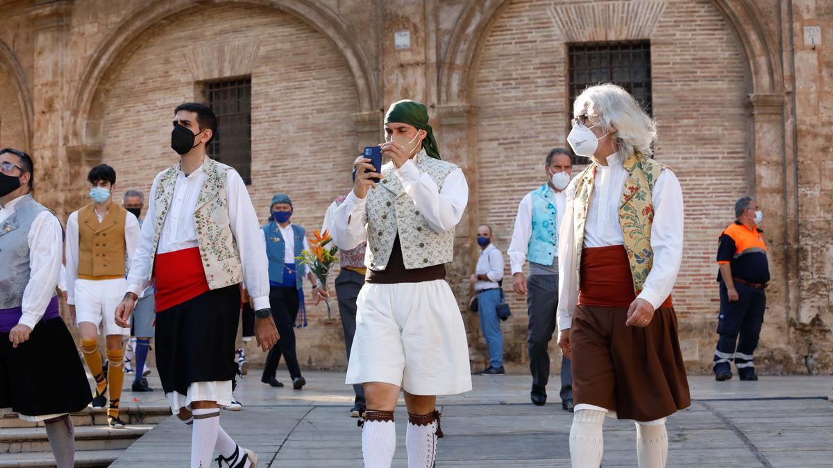 Búscate en el segundo día de Ofrenda por las calles del Mar y Avellanas entre las 9:00 y 10:00 horas