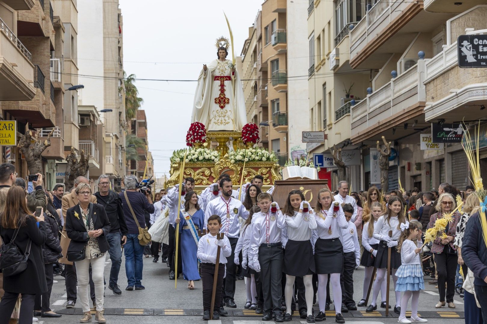 Bendición y procesión de Las Palmas en Torrevieja de Domingo de Ramos en la Semana Santa 2024