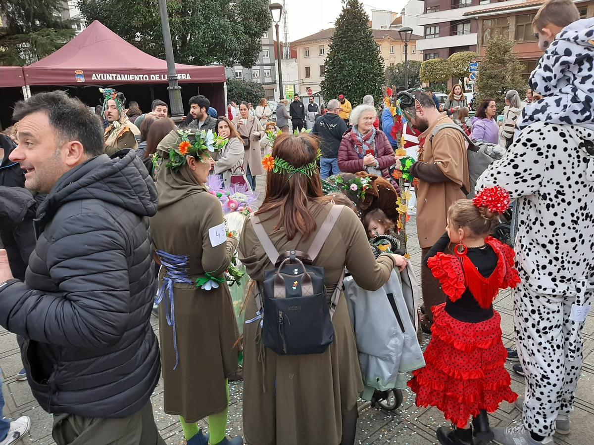 Llanera festeja un Antroxu infantil de récord Llanera festeja un Antroxu infantil de récord