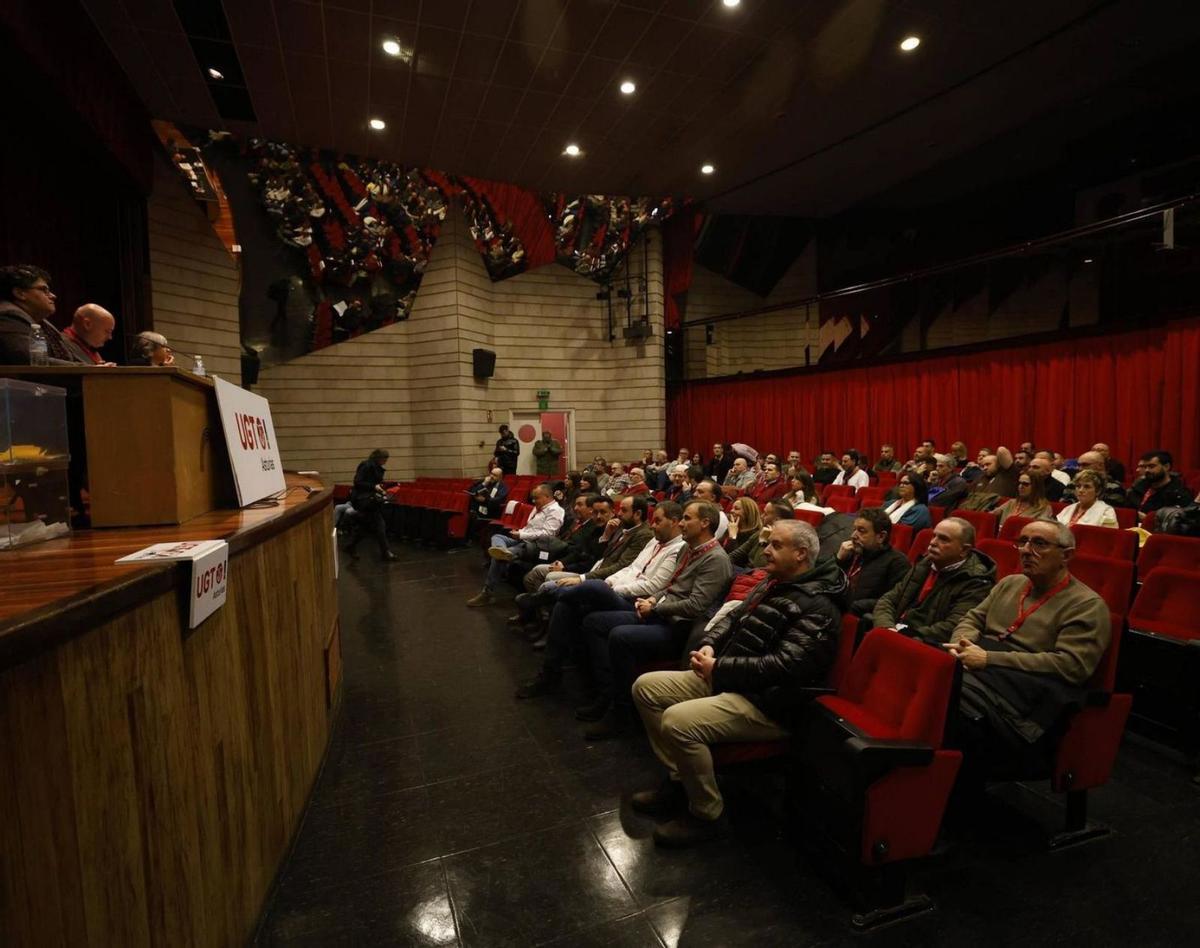 Un momento del congreso comarcal de UGT en Avilés donde salió elegido Javier Quirós. | LUISMA MURIAS
