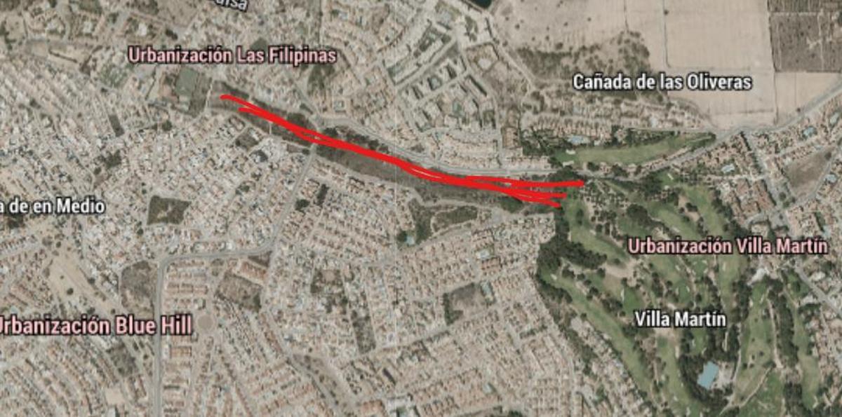 En rojo el cauce que el Ayuntamiento autorizaba ocupar con 80 viviendas y que figura con riesgo de inundación en el Patricova