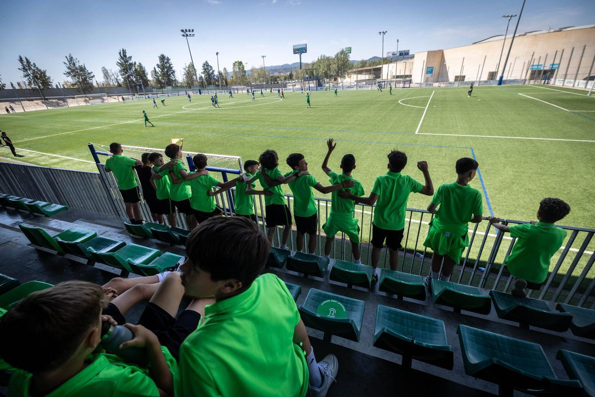 Primer partido del Cornellà después de la compra del club por parte de Leo Messi Primer partido del Cornellà después de la compra del club por parte de Leo Messi