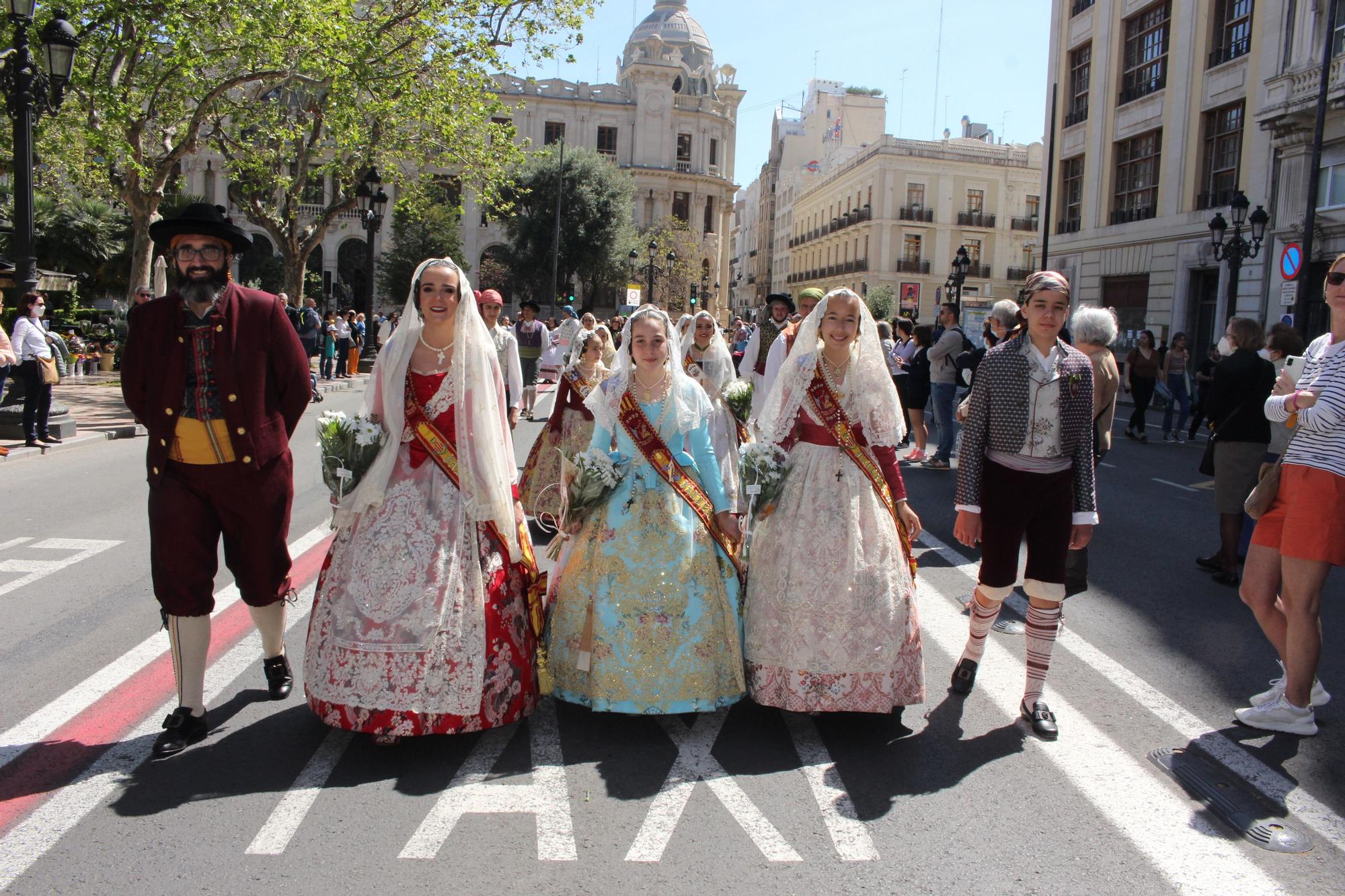 El desfile de falleras mayores en la Ofrenda a San Vicente Ferrer