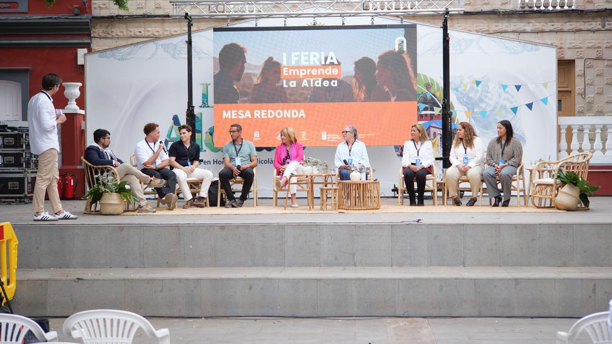 La Aldea de San Nicolás impulsa el emprendimiento local con la celebración de la I Feria Emprende