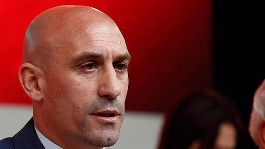 Luis Rubiales mantiene a la Segunda B en espera