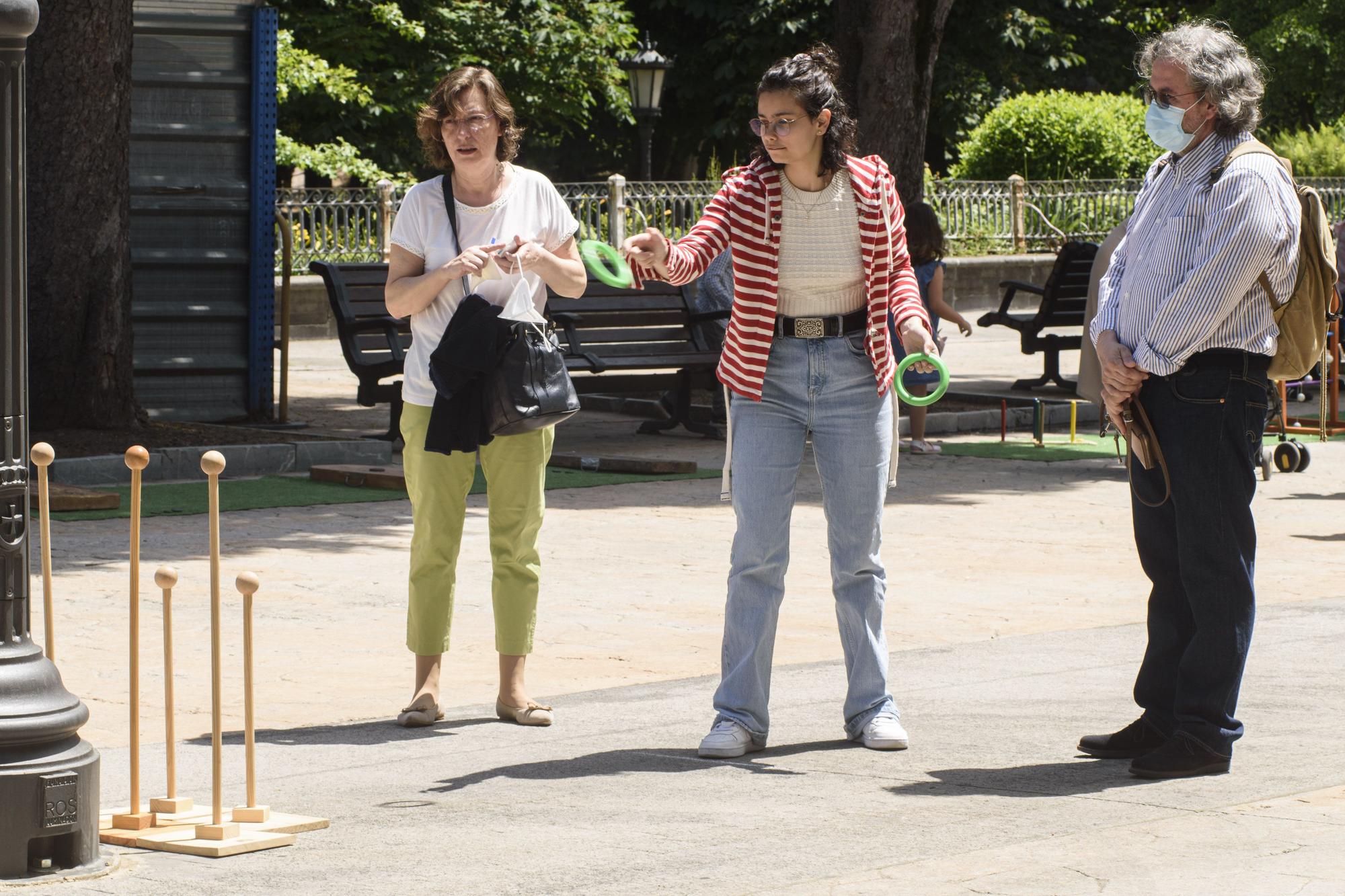 Galería de fotos: buen ambiente y sol en la celebración de la feria de la Ascensión en Oviedo