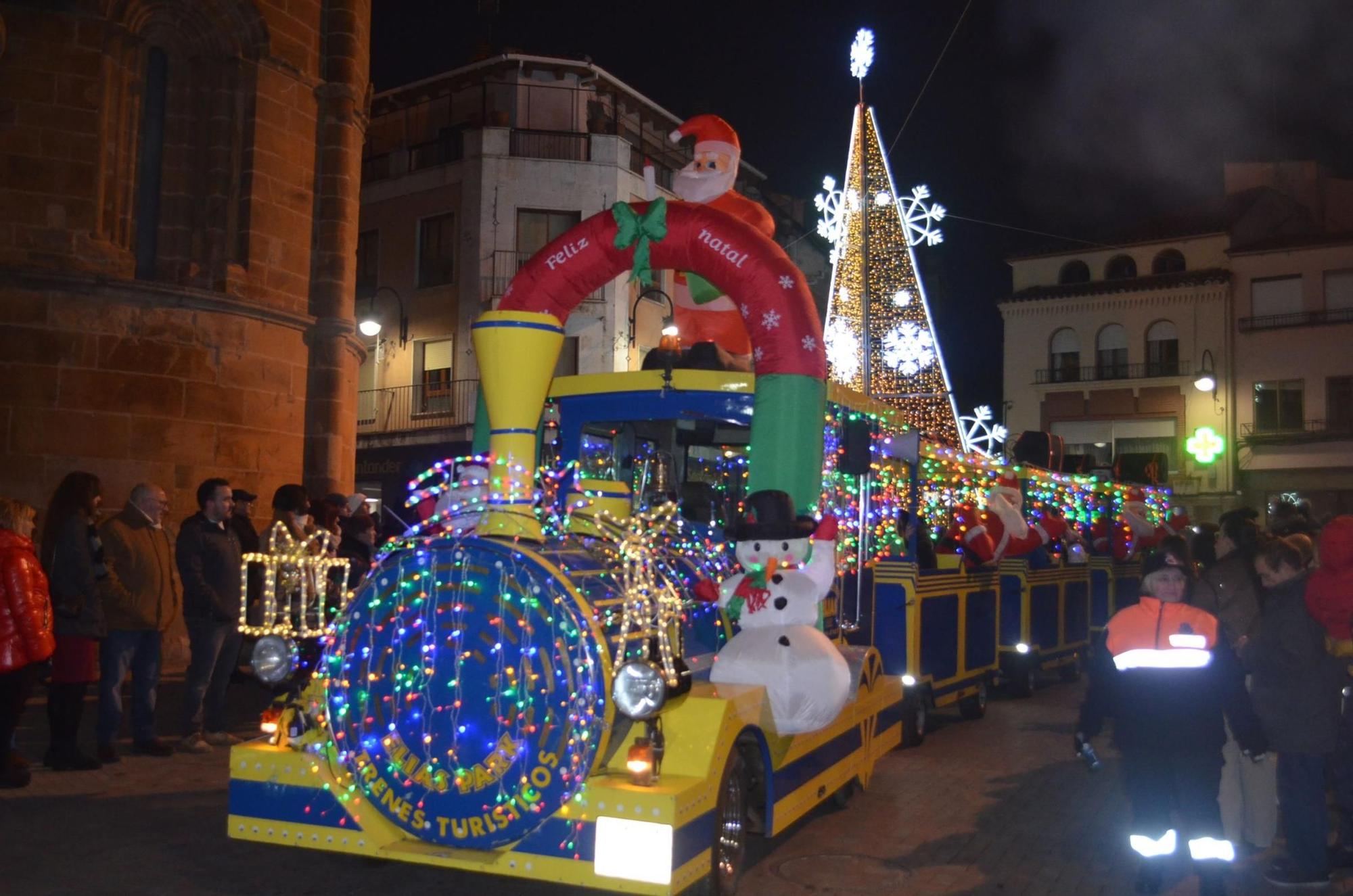 GALERÍA | Los niños de Benavente disfrutan de la Cabalgata de Papá Noel